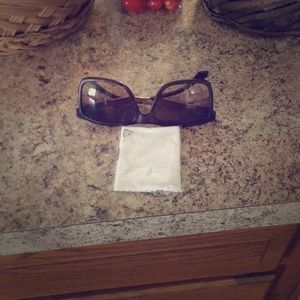 Guess women’s sunglasses